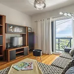 Canico Center By Zest And Guest * Santa Cruz (Madeira)