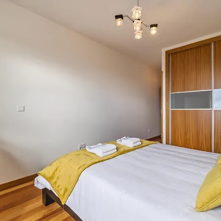 Canico Center By Zest And Guest * Santa Cruz (Madeira)