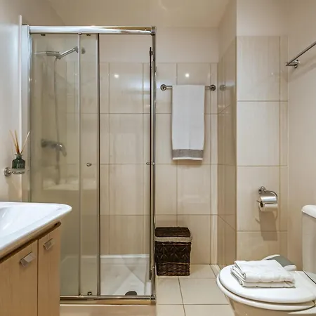 Canico Center By Zest And Guest * Santa Cruz (Madeira)